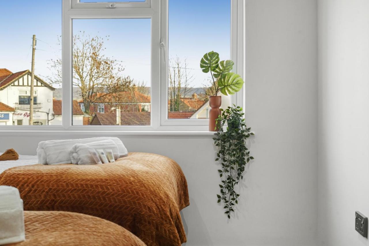 Modern Bungalow In Maidstone Sleeps 5 With Free Parking Zewnętrze zdjęcie