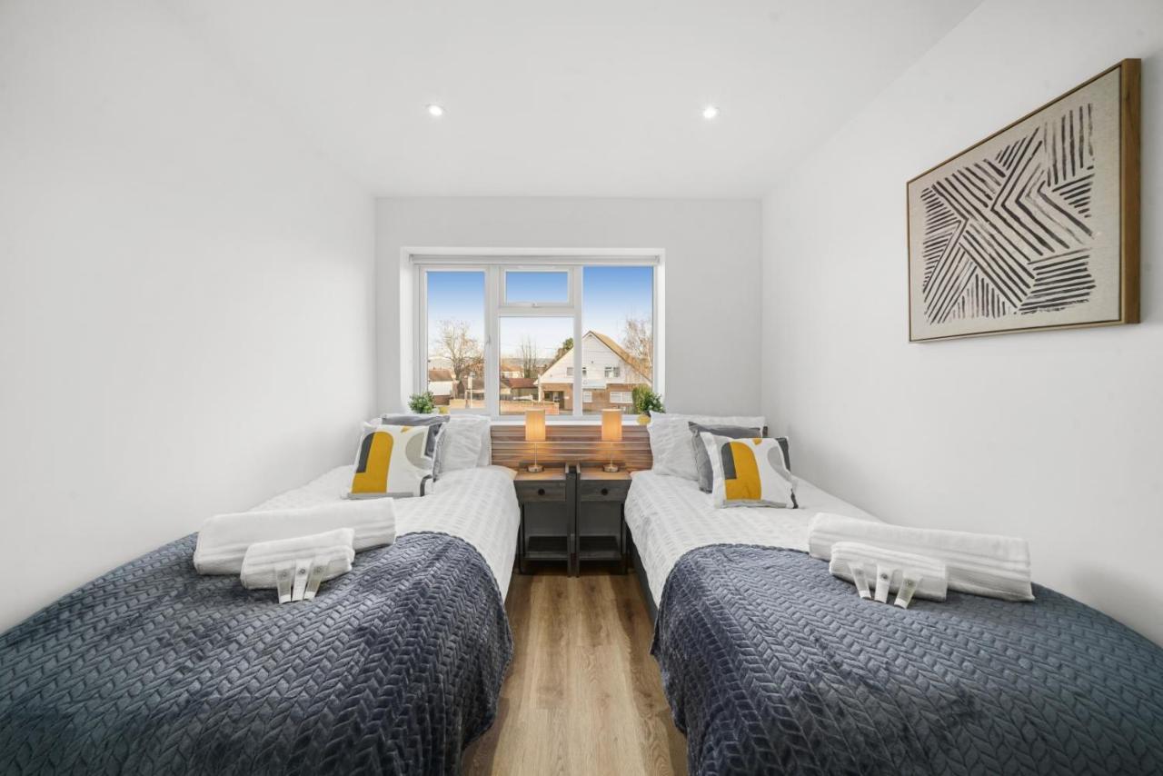 Modern Bungalow In Maidstone Sleeps 5 With Free Parking Zewnętrze zdjęcie
