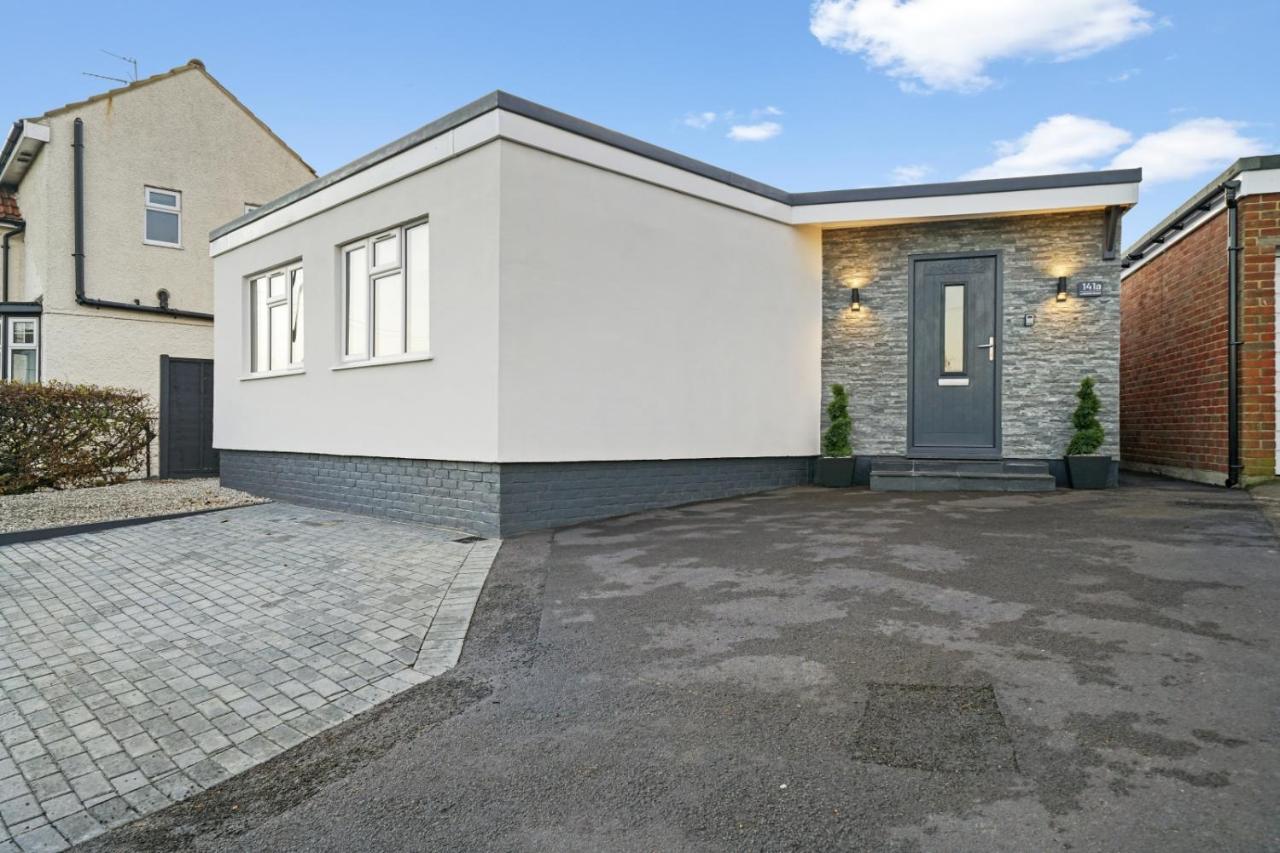 Modern Bungalow In Maidstone Sleeps 5 With Free Parking Zewnętrze zdjęcie